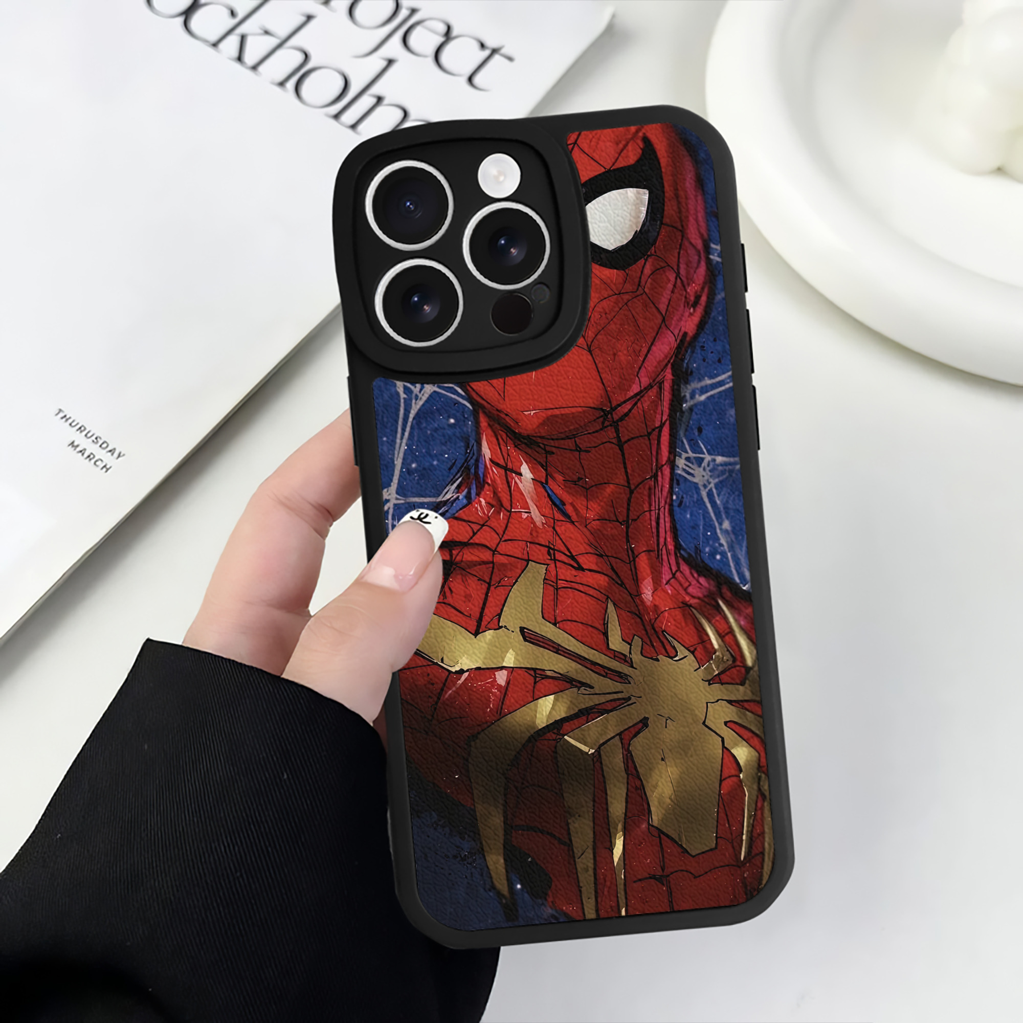 Spider Man スパイダーマン 【iPhone 16シリーズ対応】シリコンスマホケース（レザー調） 材質：シリコン